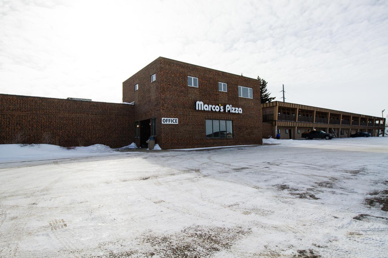 Great American Inn & Suites Devils Lake Exterior foto